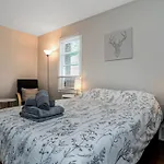 Pleasant Family Stay In Home Near Downtown Detroit