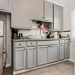 Pleasant Family Stay In Home Near Downtown Detroit