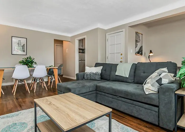 Pleasant Family Stay In Home Near Downtown Detroit